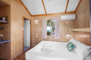 Iron/ironing board, free WiFi, bed sheets - Moruya Holiday Park (Moruya)