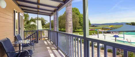 Economy Poolside Motel Room - Not Pet Friendly | Terraço/pátio