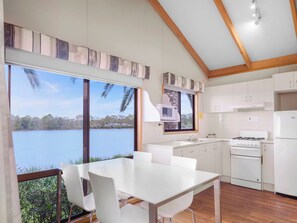 Private kitchen - Moruya Holiday Park (Moruya)