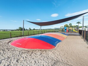 Zona de jocs infantil: a l'aire lliure