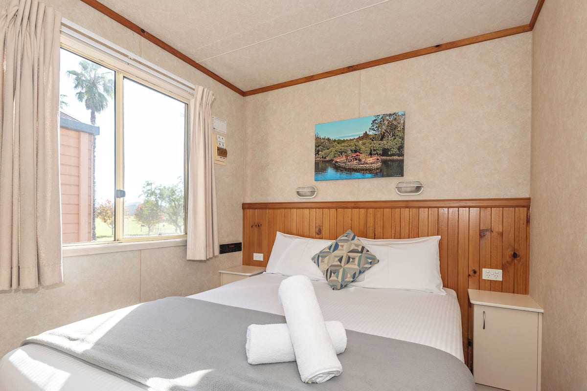 Standard Riverview 2 Bedroom Spa Villa - Not Pet Friendly | Ferros/tábuas de passar roupa, Wi-Fi de cortesia, roupa de cama