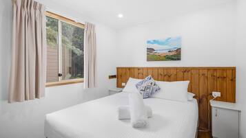 Standard Riverview 2 Bedroom Spa Villa - Not Pet Friendly | Strykjärn/strykbräda, gratis wi-fi och sängkläder