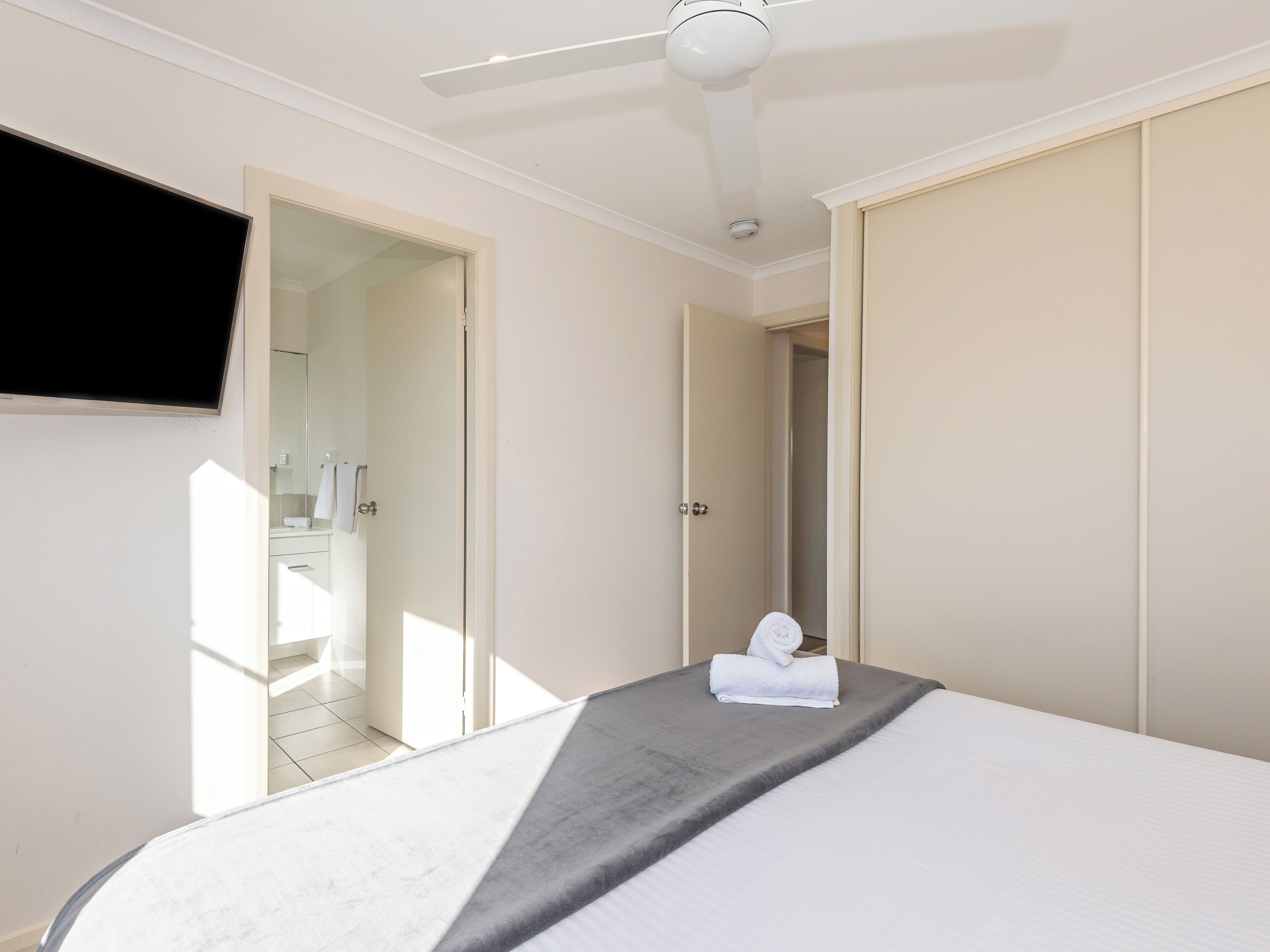 Deluxe Riverfront 3 Bedroom Villa - Not Pet Friendly | Iron/ironing board, WiFi (free), bed sheets