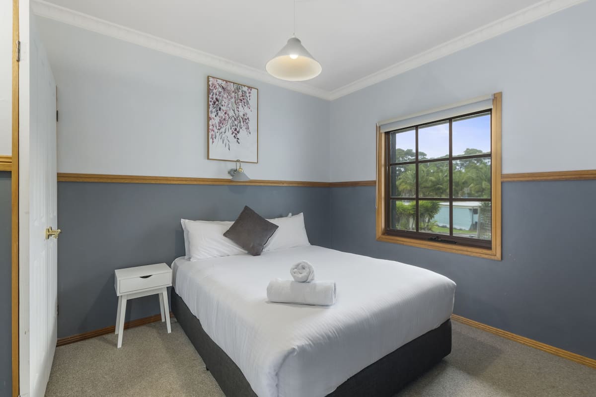 Standard 2 Bedroom Cabin | Bed sheets