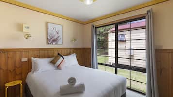 Superior 2 Bedroom Cabin - Olde Town