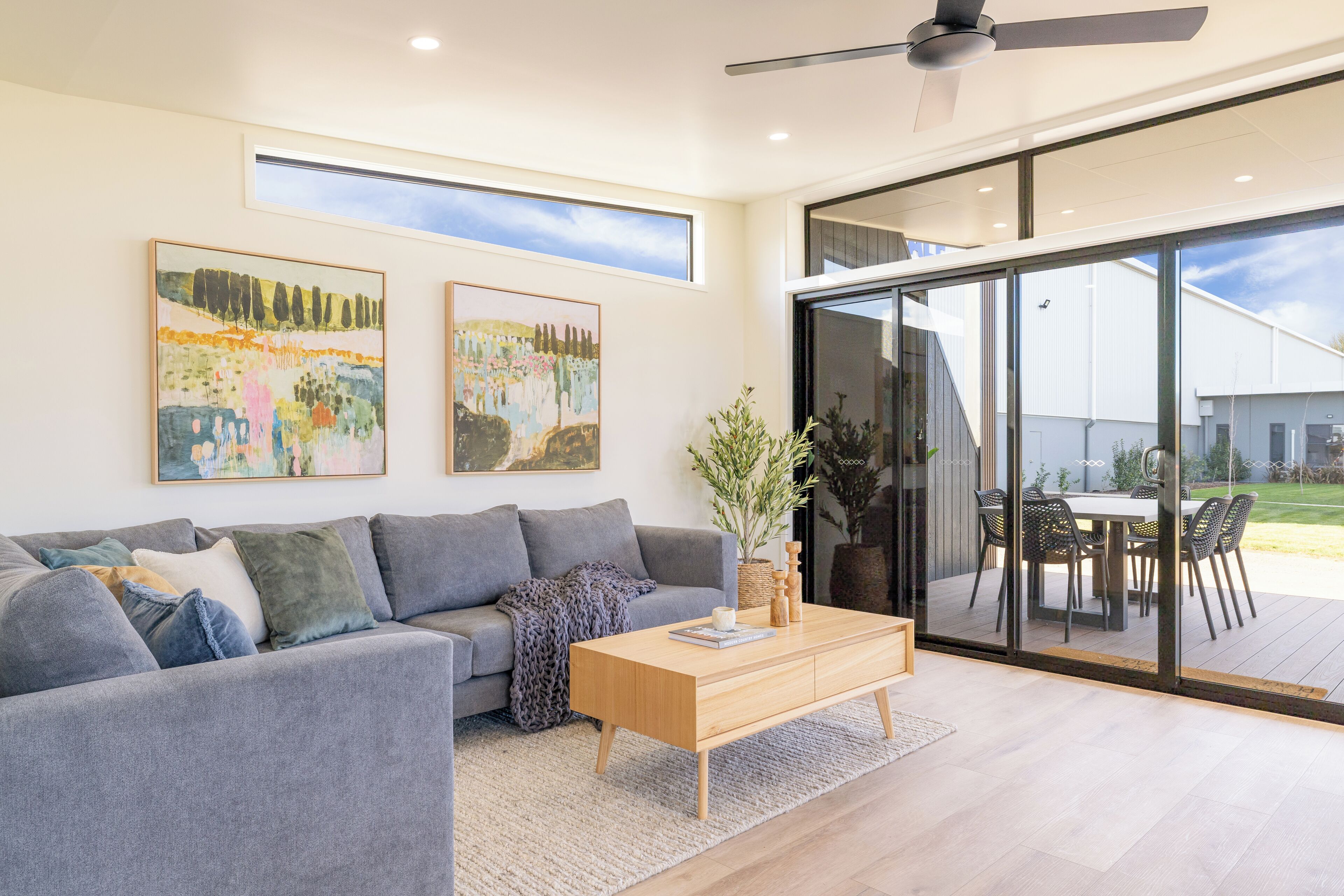 Villa – deluxe, 3 soverom, ved basseng | Oppholdsområde | TV