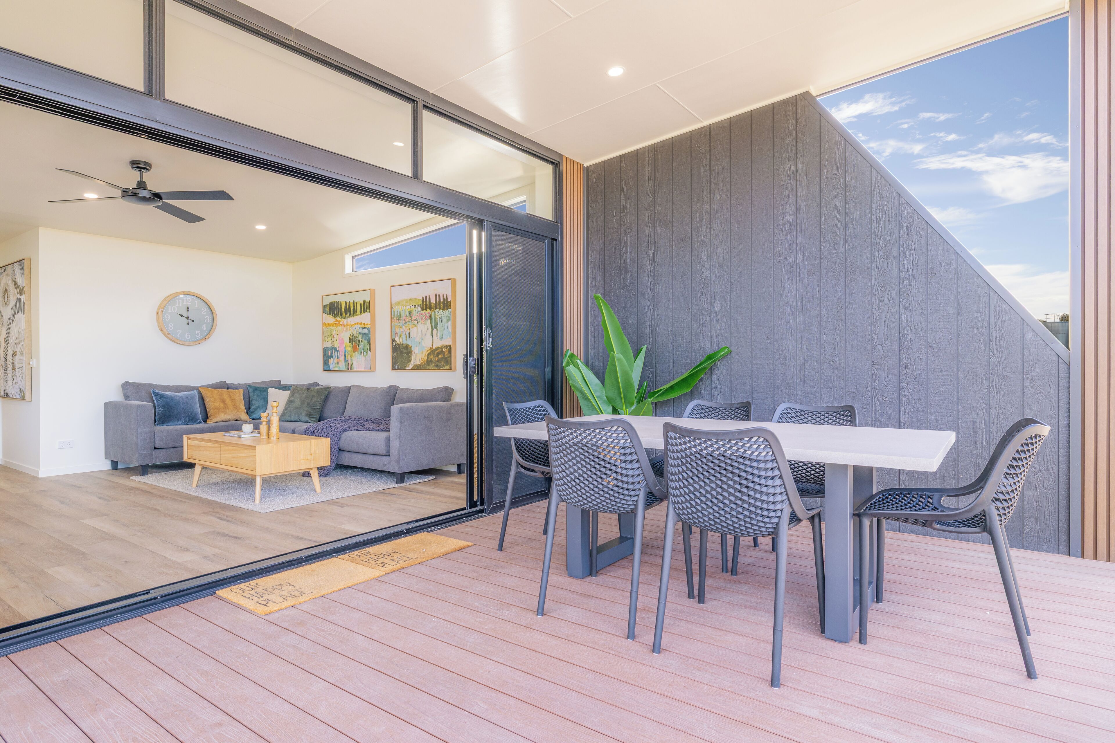 Deluxe Poolside 3 Bedroom Villa | In-room dining