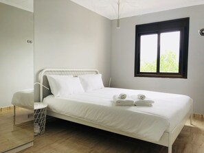 3 chambres, fer et planche à repasser, lit parapluie, Wi-Fi gratuit