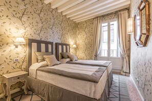 4 chambres, chambres insonorisées, fer et planche à repasser