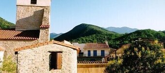 Hermosa casa de pueblo en las estribaciones de los Pirineos