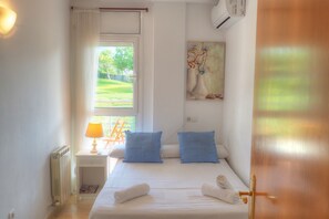 3 chambres, fer et planche à repasser, Wi-Fi gratuit, draps fournis