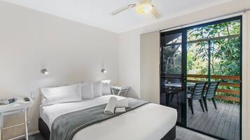 Fer et planche Ă repasser, draps fournis