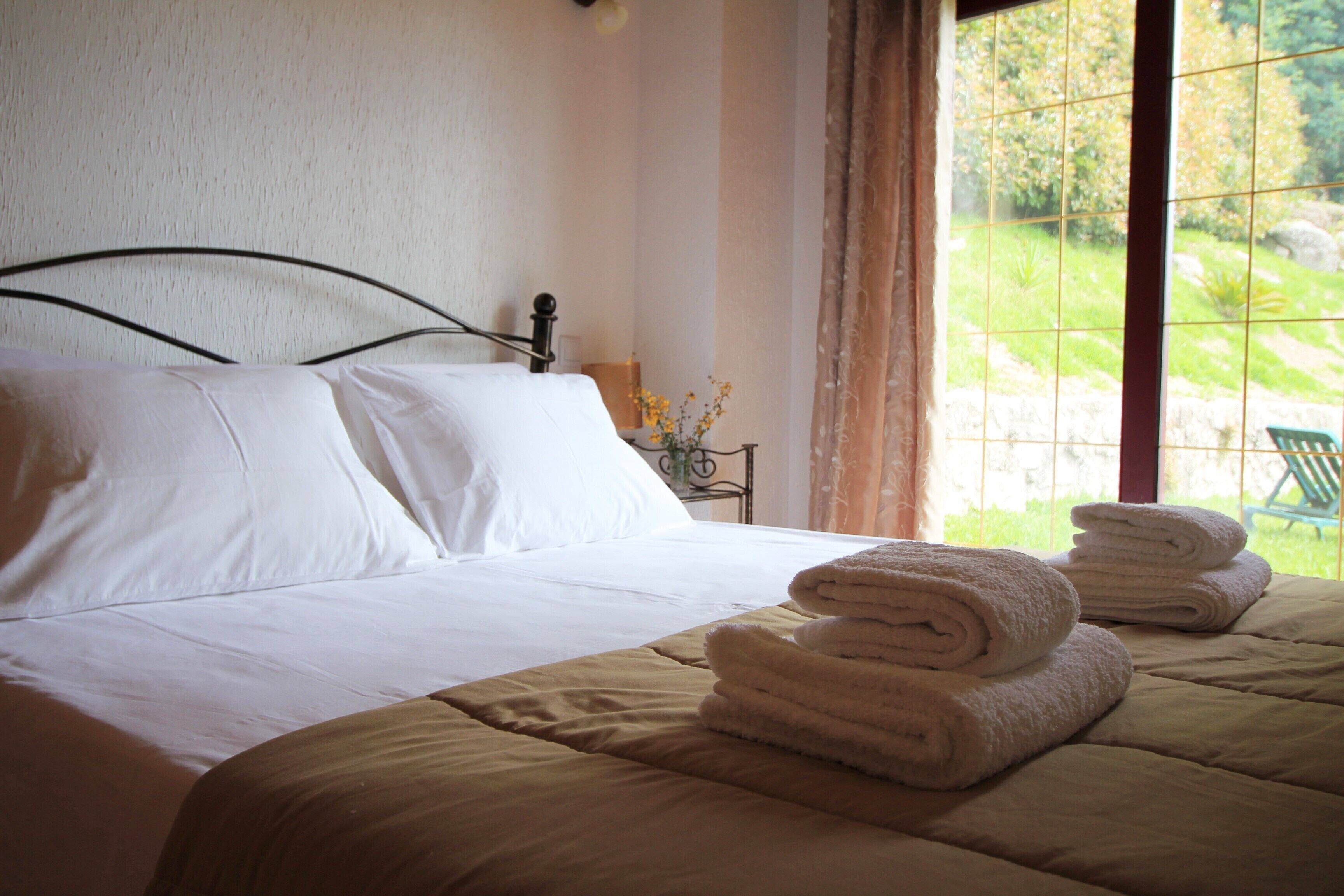 3 slaapkamers, een strijkplank/strijkijzer, reisbedje, wifi