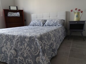 2 bedrooms, iron/ironing board, WiFi, bed sheets - Phare View - A contemporary apartment with view over the lagoon. (Marseillan)