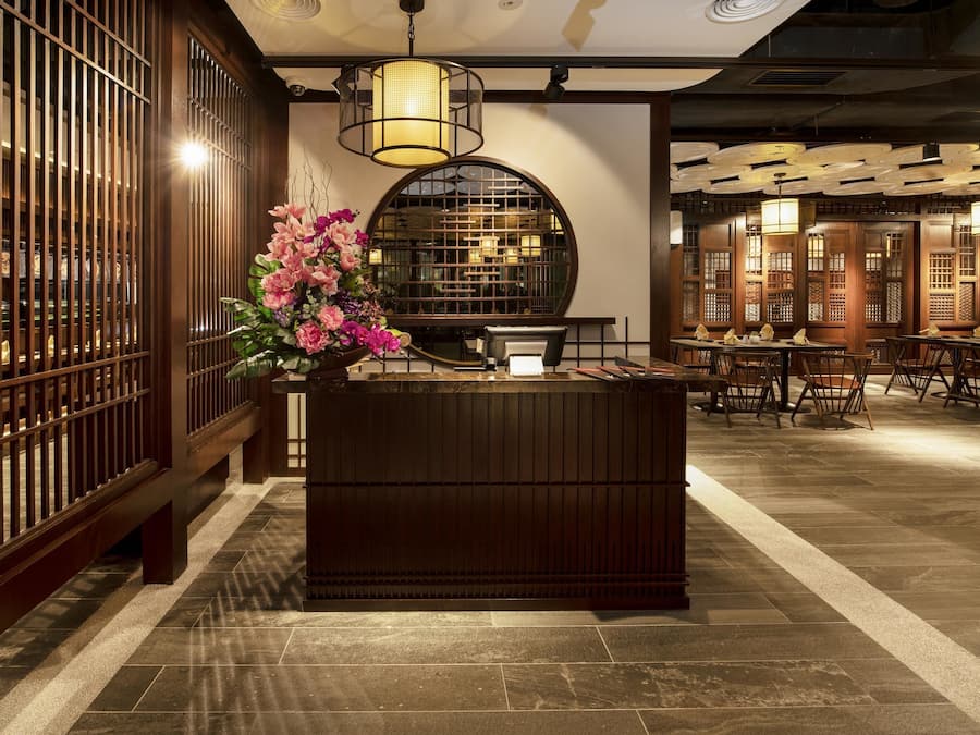 Breakfast, lunch, dinner served; international cuisine