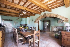Dining - Villa Amata - Private villa, 5 bedrooms, pool, A/C, wifi, pets, Marche (Urbania)