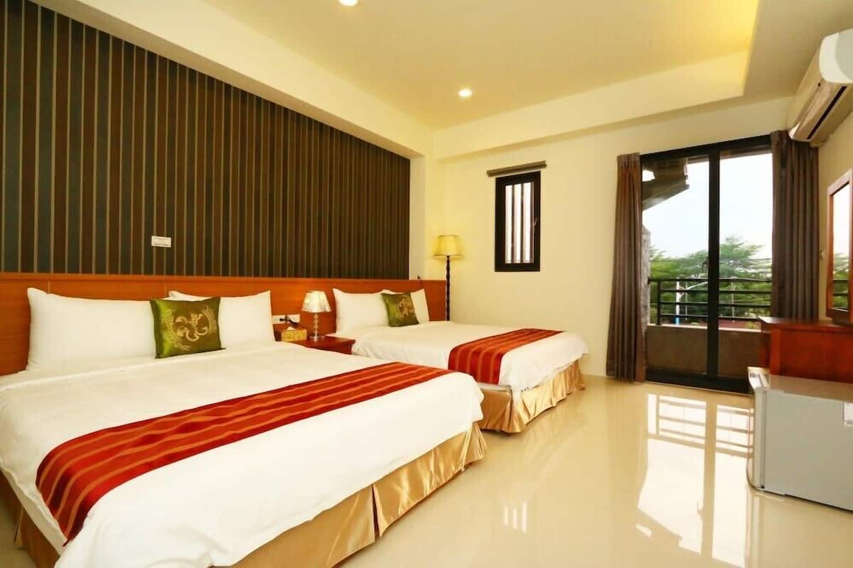Standard Quadruple Room | Desk, free WiFi