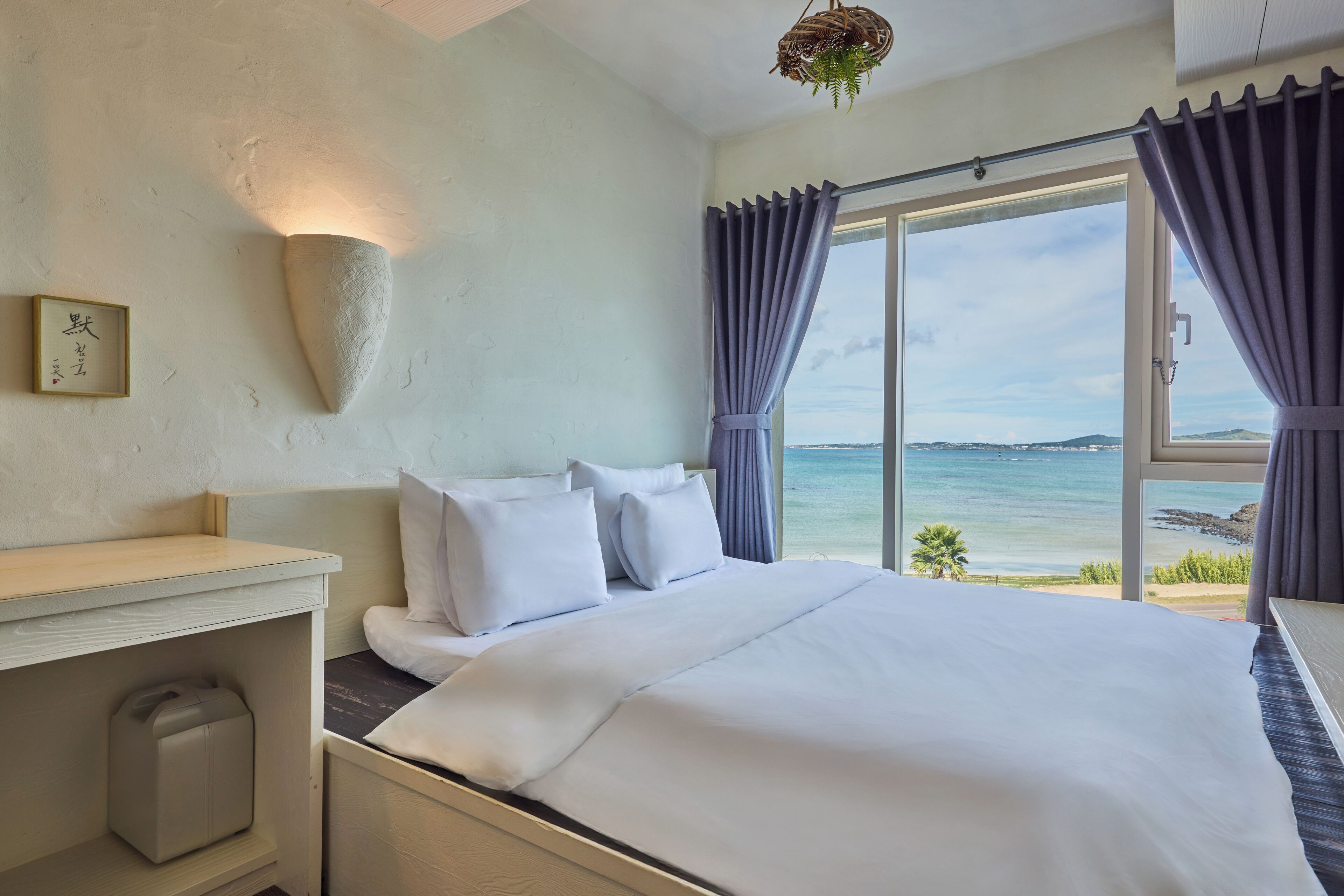 Soundproofing, free WiFi