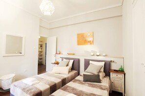 2 habitaciones, escritorio, tabla de planchar con plancha y wifi gratis 