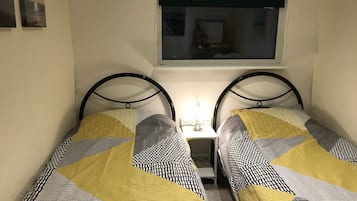 2 bedrooms, iron/ironing board, bed sheets