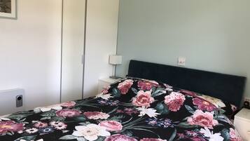 2 chambres, fer et planche Ă repasser, draps fournis