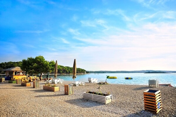 Sun-loungers - Large and spacious villa,20 persons,large 50 m2 pool, whirlpool, billiard,garden (Pula)