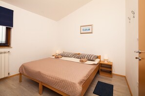9 bedrooms, iron/ironing board, WiFi, bed sheets - Large and spacious villa,20 persons,large 50 m2 pool, whirlpool, billiard,garden (Pula)