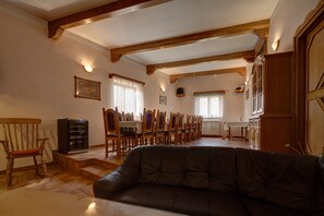 Interior - Large and spacious villa,20 persons,large 50 m2 pool, whirlpool, billiard,garden (Pula)