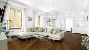 Smart TV, computer monitors