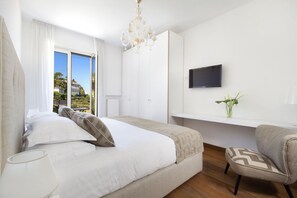 3 Schlafzimmer, Betten mit Memory-Foam-Matratzen, Bügeleisen/Bügelbrett
