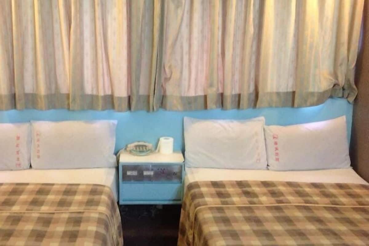 Quadruple Room, 2 Queen Beds, Non Smoking | Desk, free WiFi, bed sheets