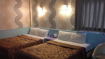 Quadruple Room, 2 Queen Beds, Non Smoking | Desk, free WiFi, bed sheets