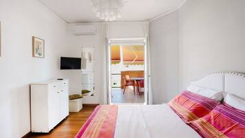 3 chambres, bureau, fer et planche à repasser, lit parapluie