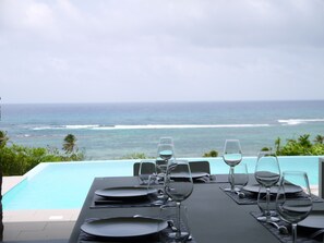 屋外ダイニングエリア