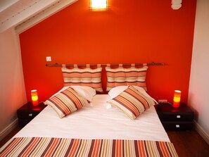 4 室のベッドルーム、アイロン / アイロン台、WiFi (無料)、ベッドシーツ