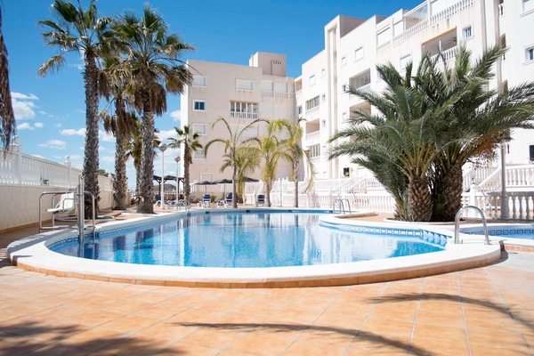 Communtiy Pool & children's pool.