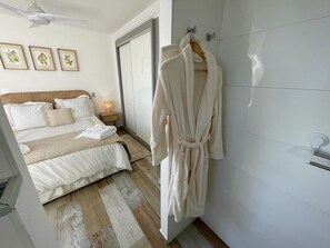 2 chambres, fer et planche à repasser, Wi-Fi gratuit, draps fournis