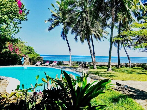 Pool - Cagiugua on the Ocean (Malindi)