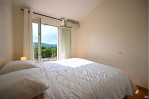 3 chambres, fer et planche à repasser, Wi-Fi, draps fournis