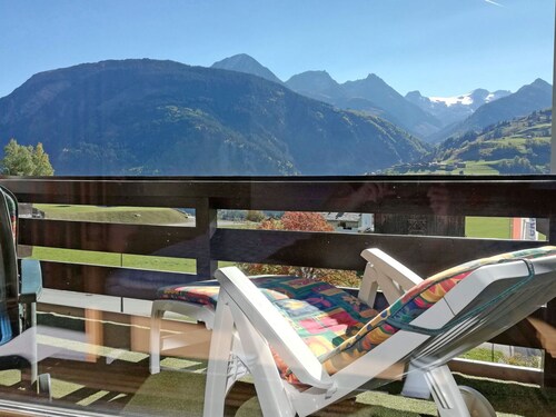 Joli appartement pour 4 personnes avec WIFI, piscine, TV, balcon et vue panoramique