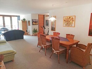 Interior - Nice apartment for 4 people with pool, WIFI, TV, balcony and panoramic view (Acletta)