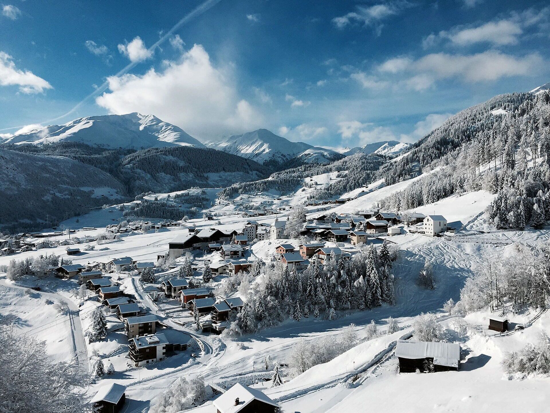 Cloud, Sky, Mountain, Snow, Slope, Natural Landscape, Highland, Glacial Landform, Freezing, Tree