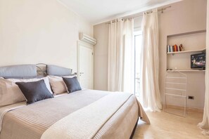 2 bedrooms, iron/ironing board, travel cot, free WiFi