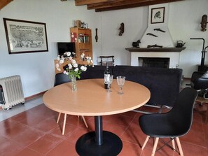 Dining - New Moon Studio - Quinta da Saudade (Angra do Heroísmo)