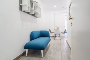 Living area - Modern Sorrento Apartment with Terrace&TennisCourt (Sorrento)