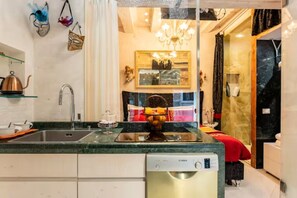 Ducha, artículos de higiene personal gratuitos y secador de pelo