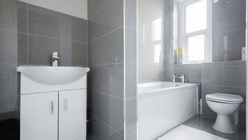 Een bad, een haardroger