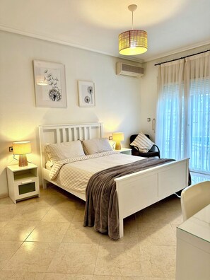 6 bedrooms, in-room safe, iron/ironing board, travel crib