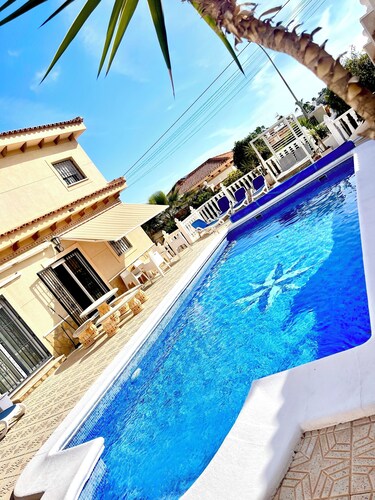 6 BED SLEEPS 12/14 WIFI -AIR CON- POOL TABLE- SKY TV