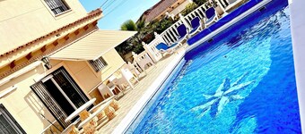 6 BED SLEEPS 12/14 WIFI -AIR CON- POOL TABLE- SKY TV